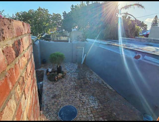 2 BEDROOM HOUSE FOR SALE IN WOODSTOCK UPPER
